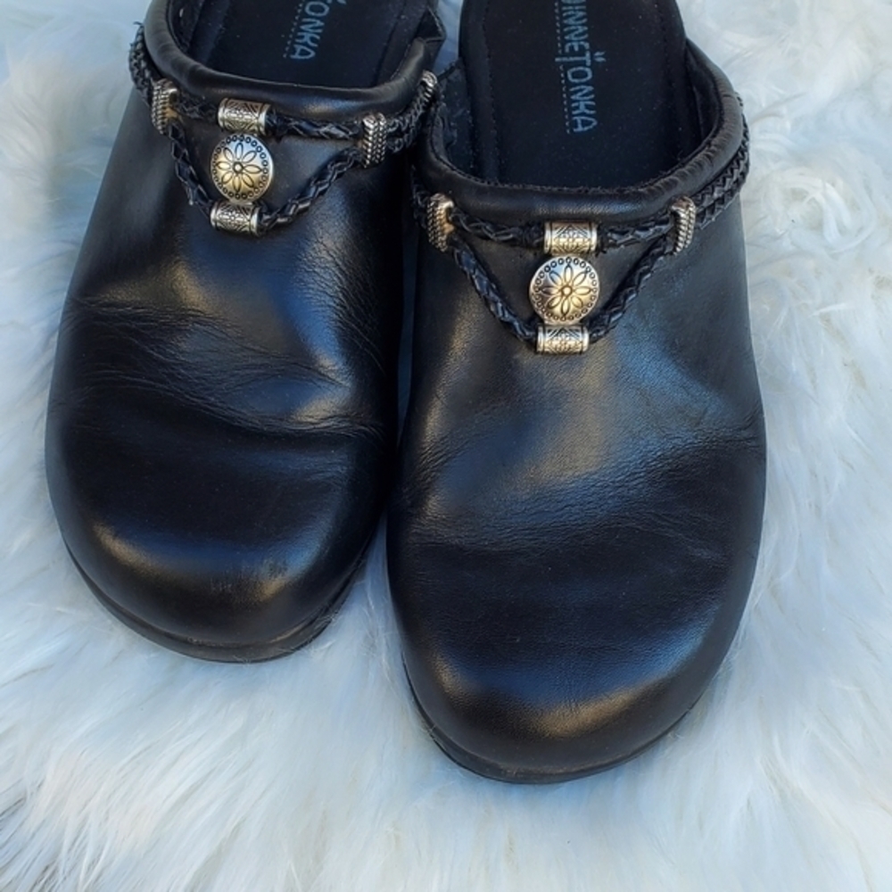 Minnetonka Black Leather Western Clogs 10 - Picture 2 of 7